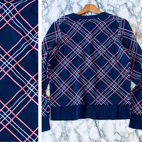 Cʜᴀʀᴛᴇʀ Cʟᴜʙ Aʀʏɢʟᴇ Pʟᴀɪᴅ Pʀɪɴᴛ Cᴀʀᴅɪɢᴀɴ ɪɴ Nᴀᴠʏ & Pɪɴᴋ - Picture 3 of 4